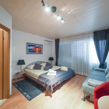 Konukevi Lanterna Turanj